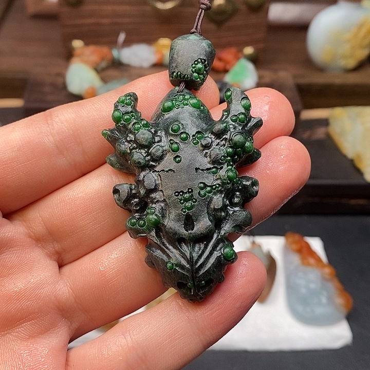 用***0定制翡翠未镶嵌毛货抛光