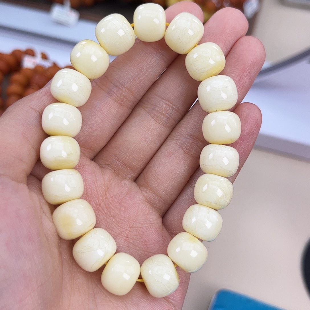 琥珀颈饰未镶嵌蜜蜡