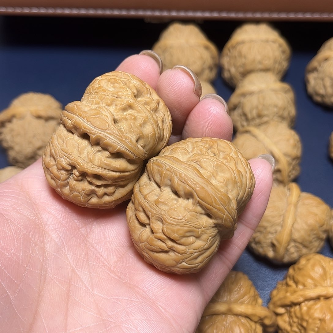 文玩核桃吊坠元宝