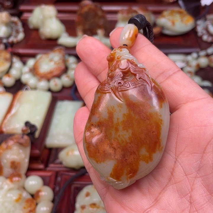 W***r岫岩河磨玉（透闪石质玉）未镶嵌把件