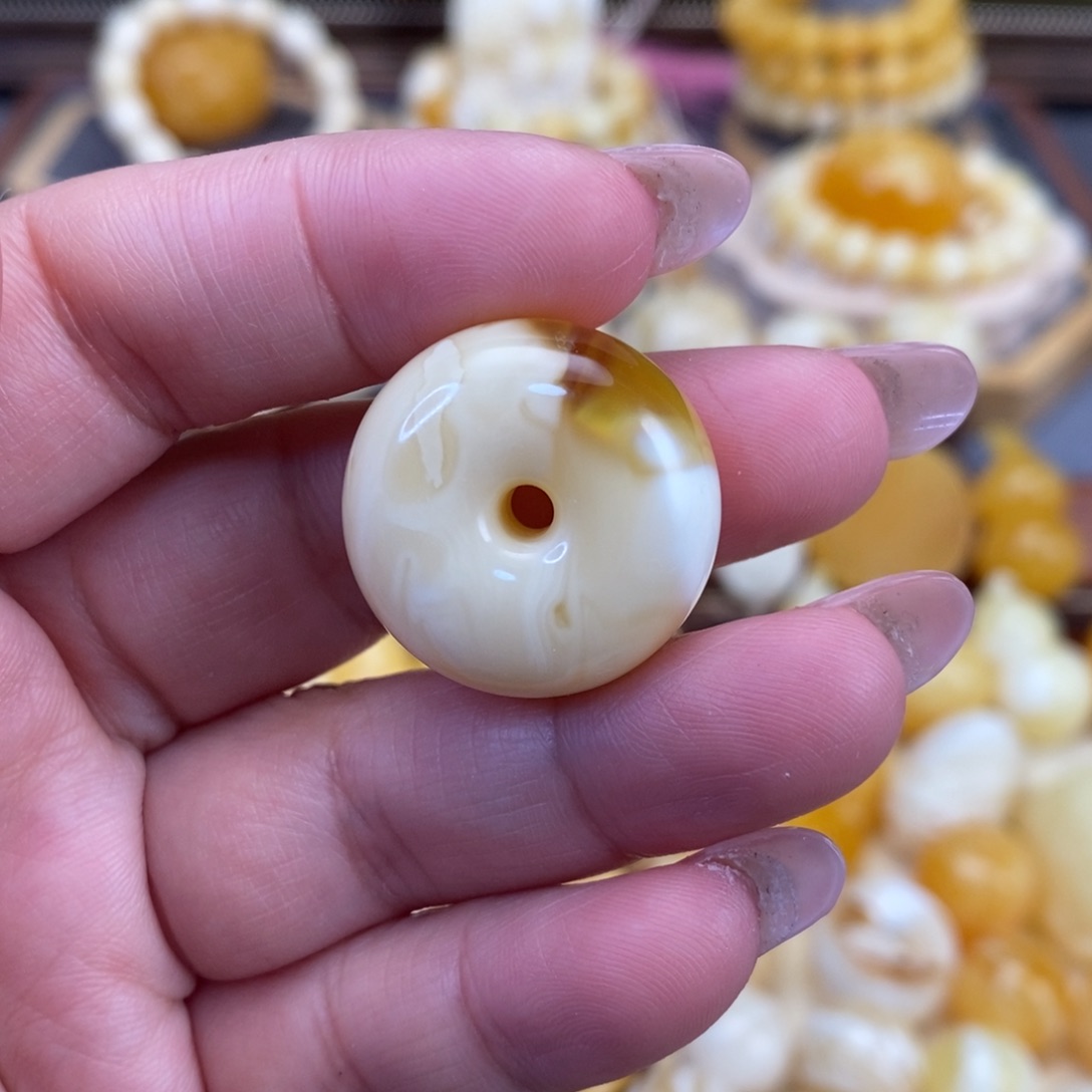 【闪购商品】蜜蜡裸石未镶嵌扣子