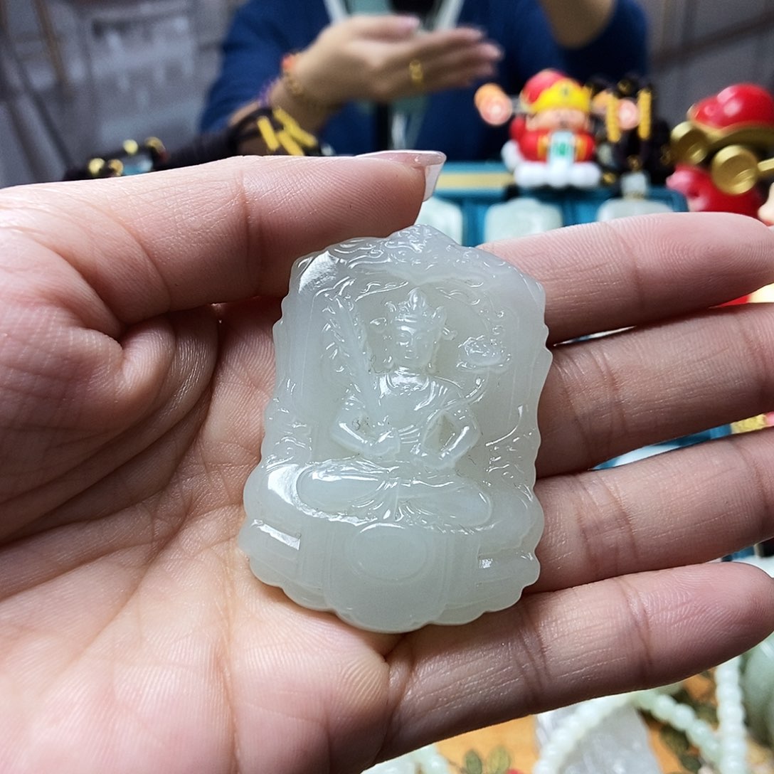 和田玉颈饰未镶嵌雾**花