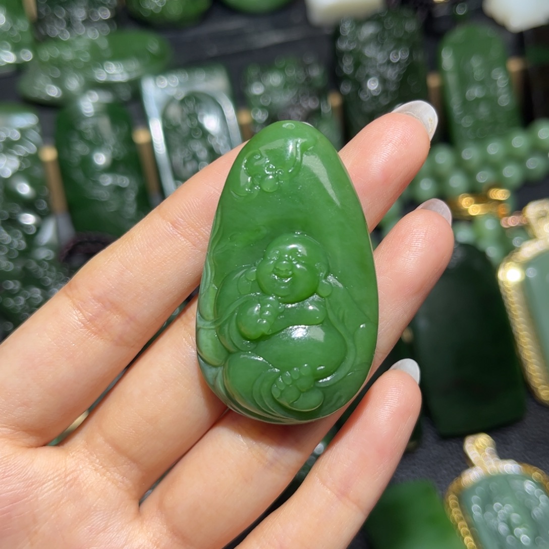 米***粒和田玉未镶嵌颈饰