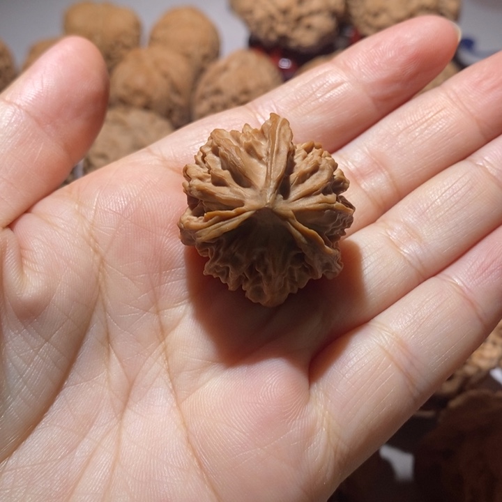 把件文玩核桃三楞手捻
