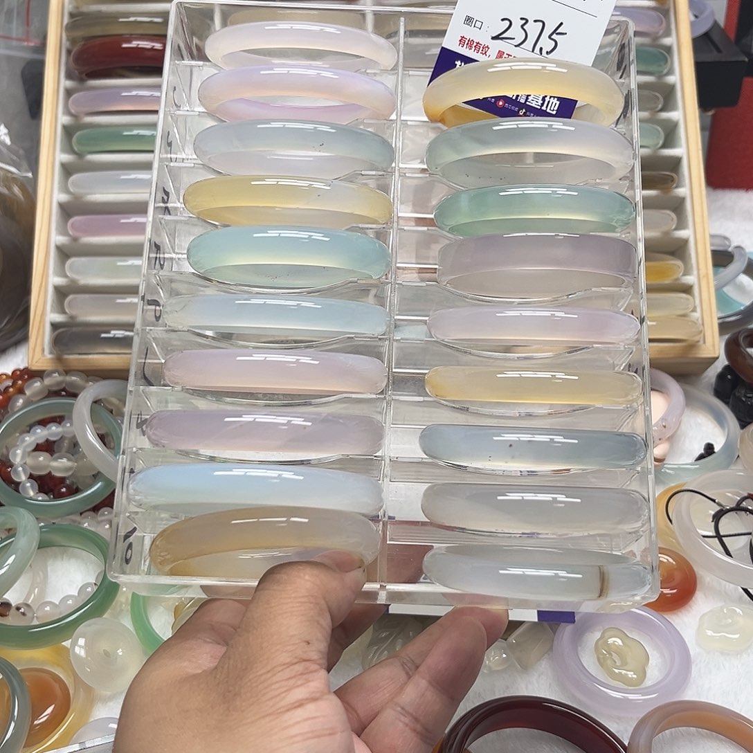 玛瑙/玉髓手镯未镶嵌52