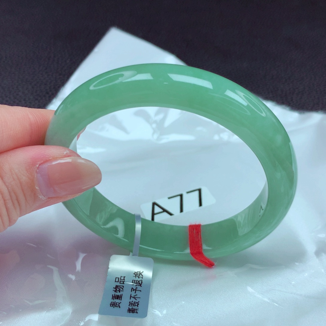 翡翠手镯未镶嵌手镯88