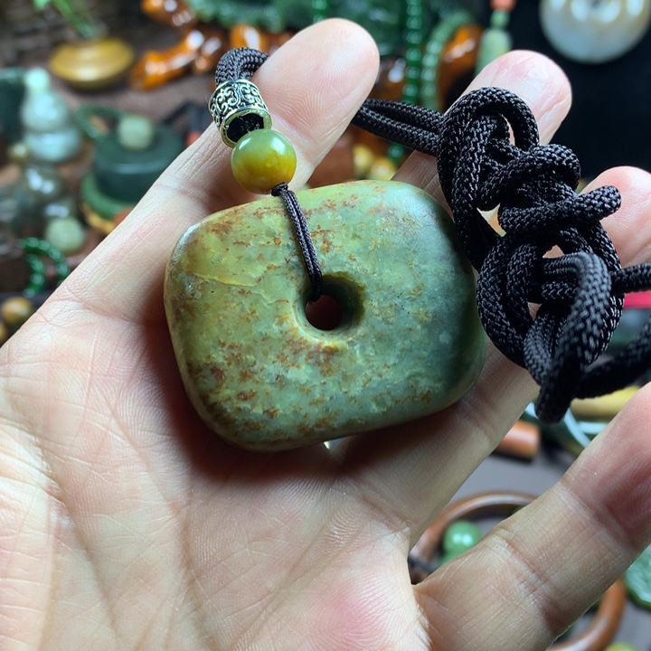 岫岩河磨玉（透闪石质玉）吊坠未镶嵌