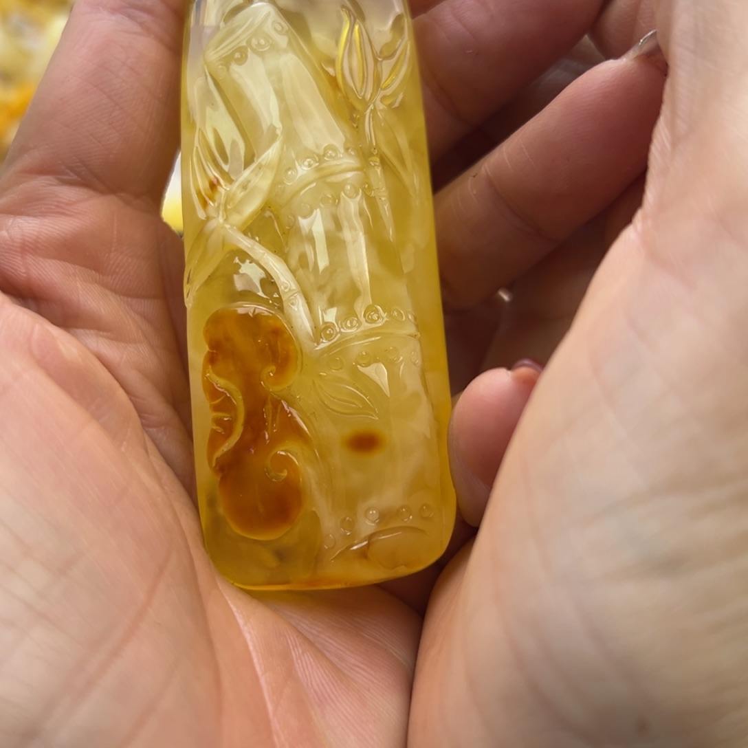 琥珀珠宝奇石未镶嵌