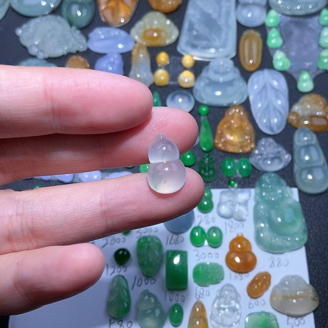 翡翠颈饰未镶嵌冰飘花葫芦