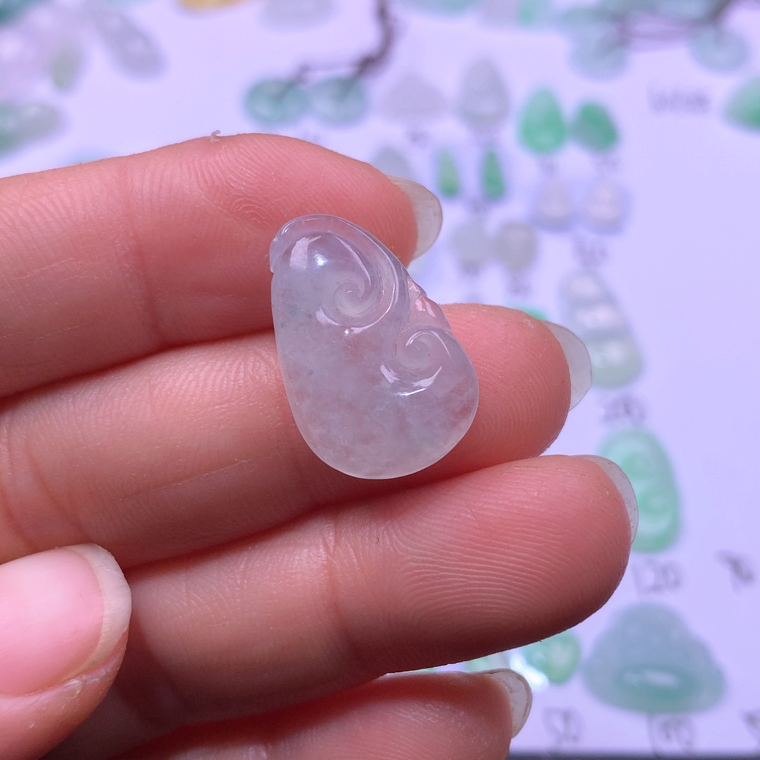 翡翠颈饰未镶嵌如意