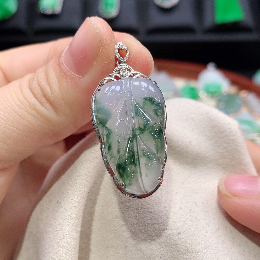 翡翠颈饰18K金镶嵌叶子