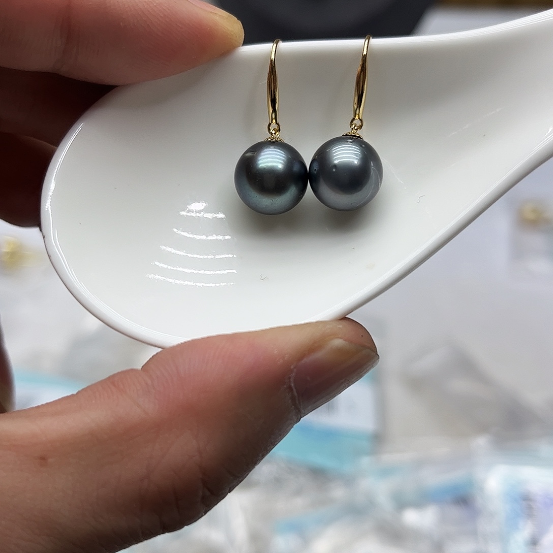 18K金镶嵌海水珍珠耳饰