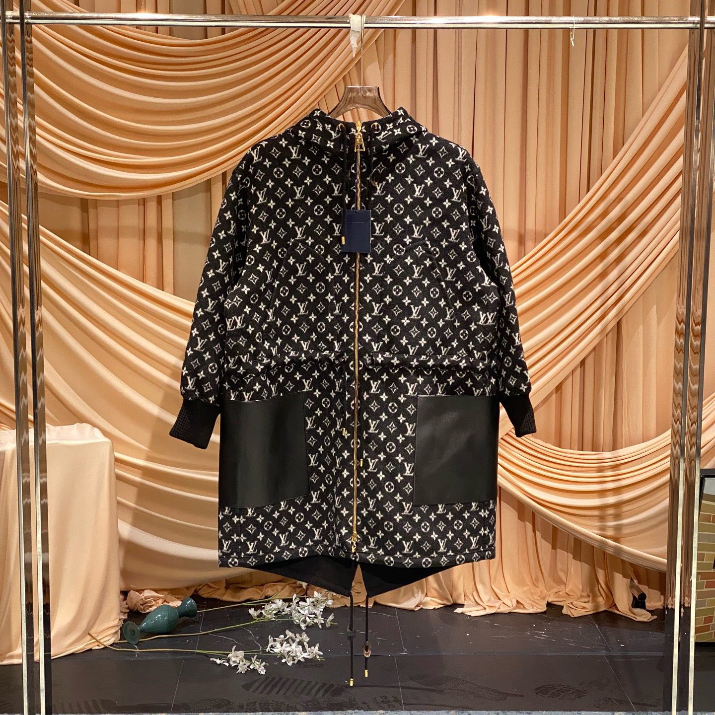 未使用 LouisVuitton/路易威登 新款黑色老花满印大衣/36码/38286
