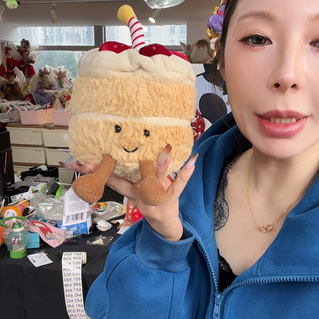 毛绒633号草莓蛋糕