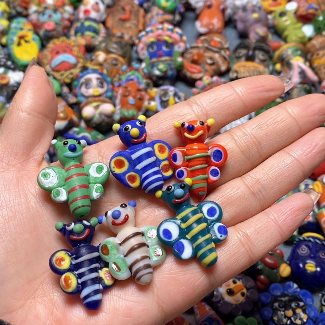 琉璃颈饰印度尼西亚蝴蝶一个