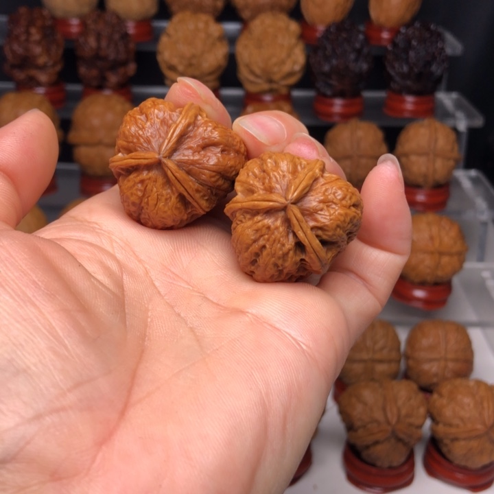 文玩核桃吊坠11小盘石三楞