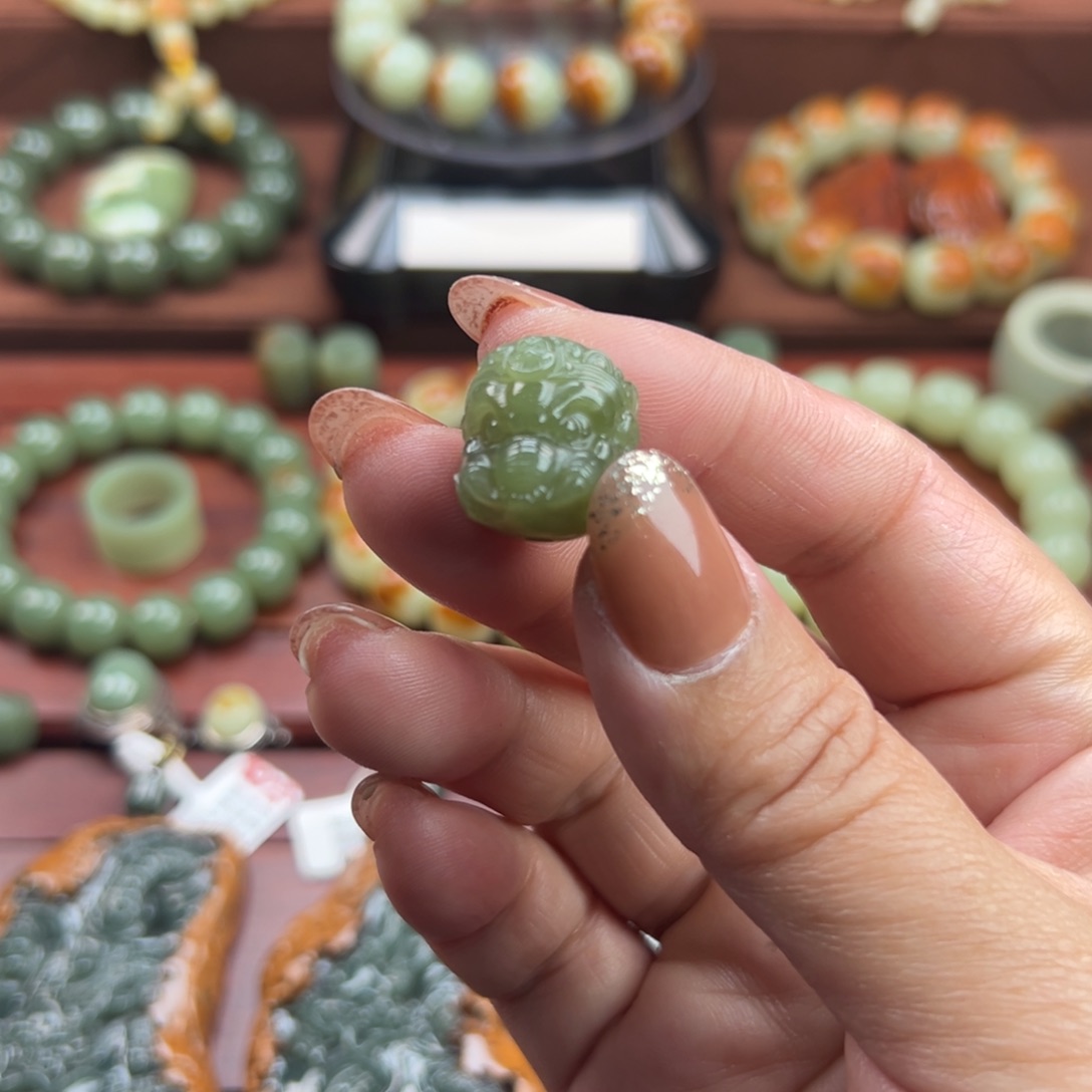 岫岩老玉（透闪石质玉）配饰未镶嵌