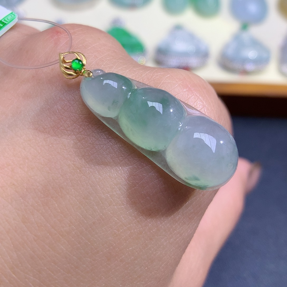 翡翠颈饰18K金镶嵌福豆