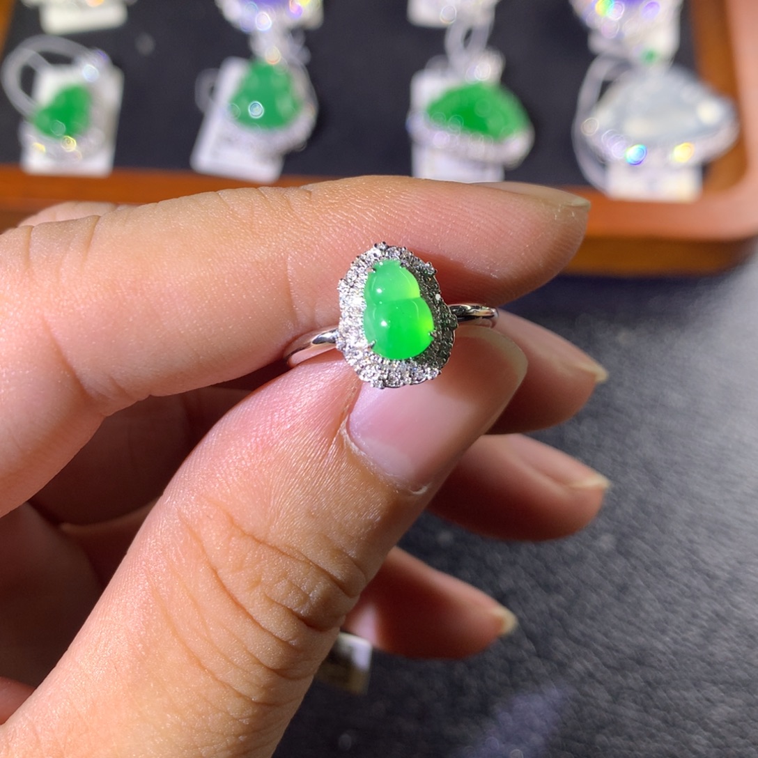 翡翠18K金镶嵌戒指翡翠