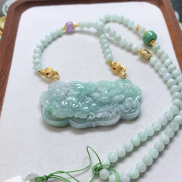 翡翠颈饰未镶嵌吊坠