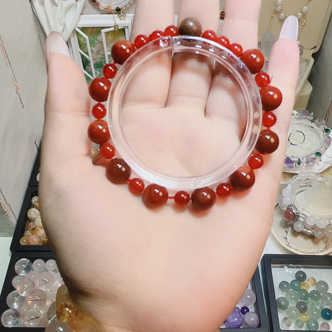 水晶未镶嵌手串南红与鹅梨帐中香