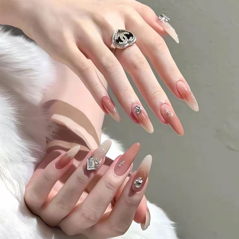 纯手工穿戴甲下单备注编码除质量问题不退不换,掉钻自粘，三单起飞