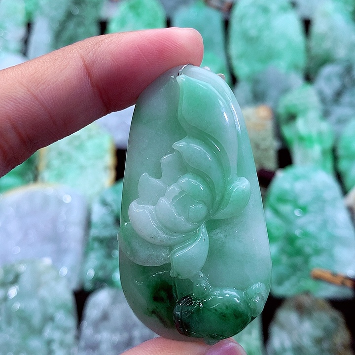 吊坠(不含链)未镶嵌翡翠