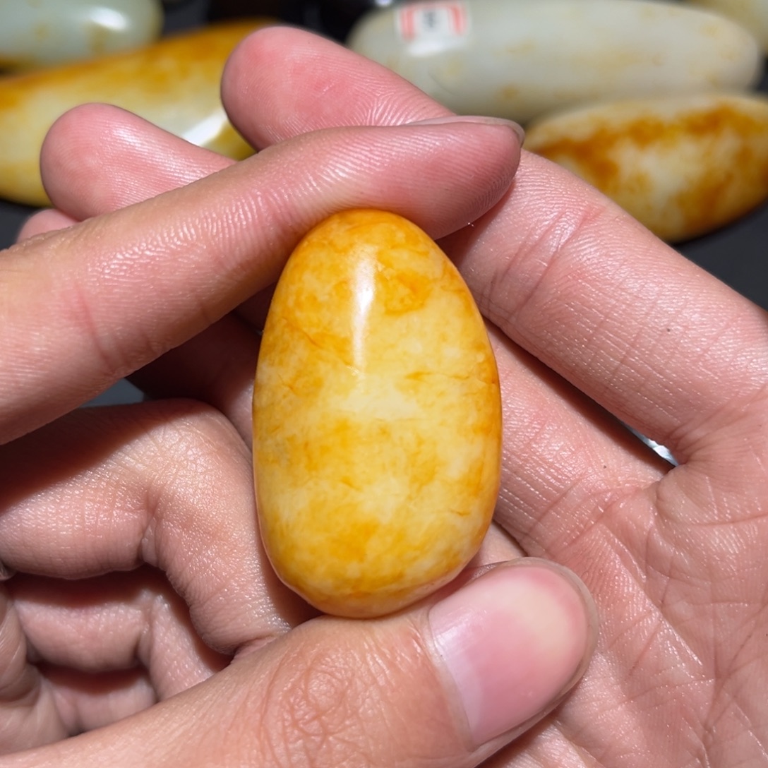 和田玉未镶嵌珠宝奇石