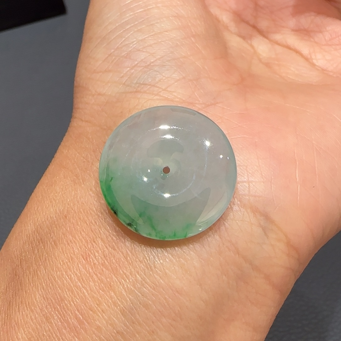 翡翠颈饰未镶嵌平安扣