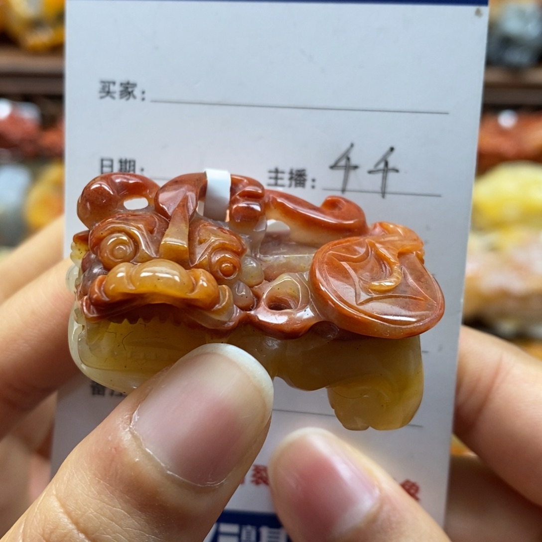 石英质玉（黄龙玉）颈饰未镶嵌