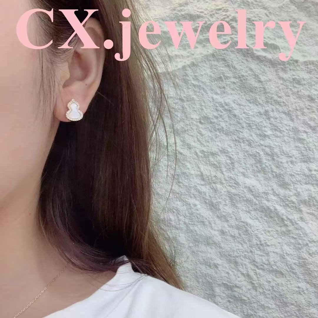 s925银针 白色葫芦耳钉 6051