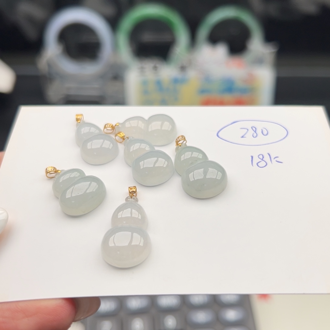 颈饰18K金镶嵌翡翠