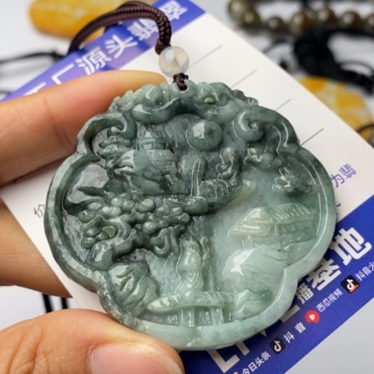 翡翠颈饰未镶嵌翡翠