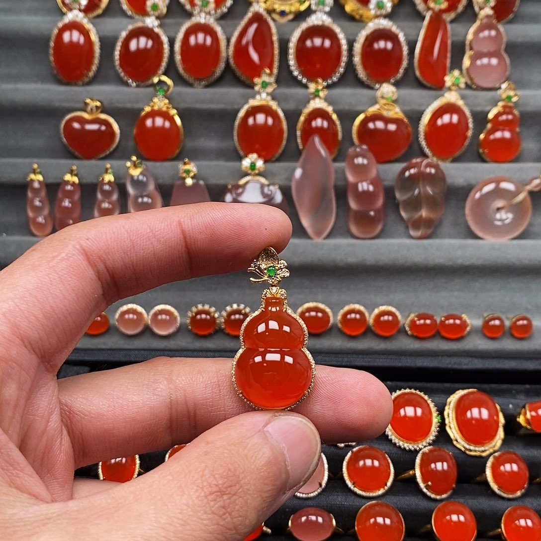 千***y南红玛瑙18K金镶嵌颈饰