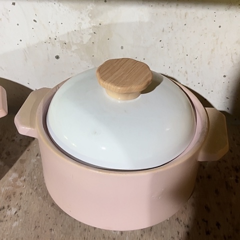 微瑕，明火，口径21高11粉无花纹，2L针孔拖釉变形