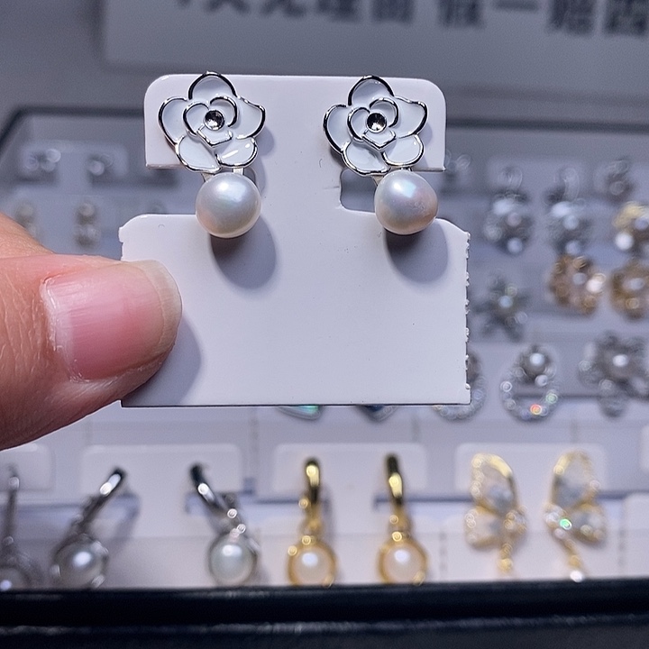 淡水珍珠银S925镶嵌耳饰