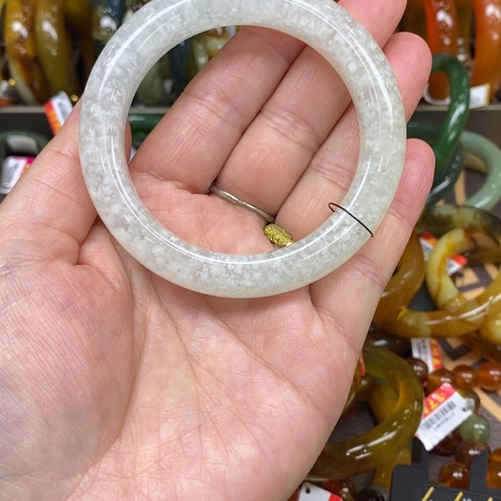 未镶嵌蛇纹石玉手镯两****刘