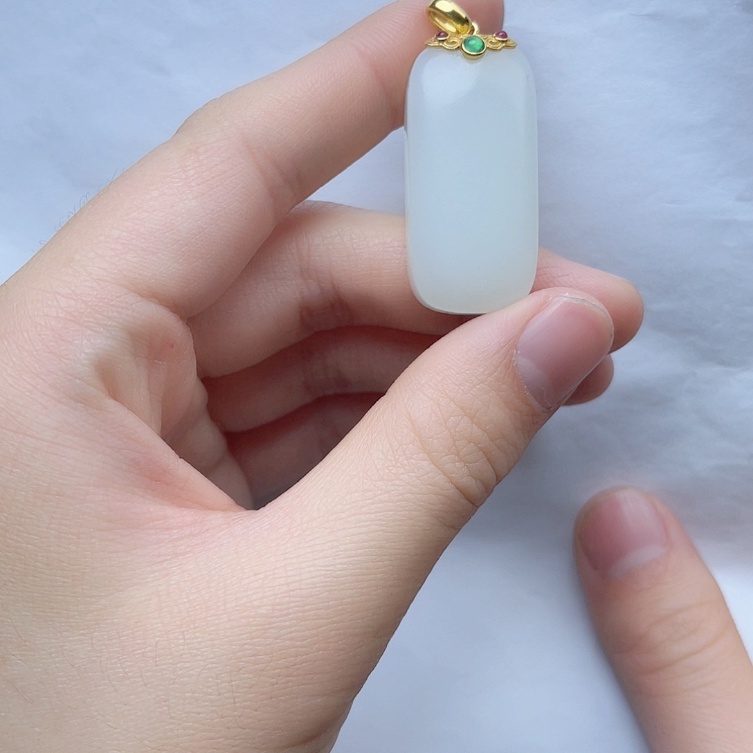 和田玉挂件。k k18K金镶嵌