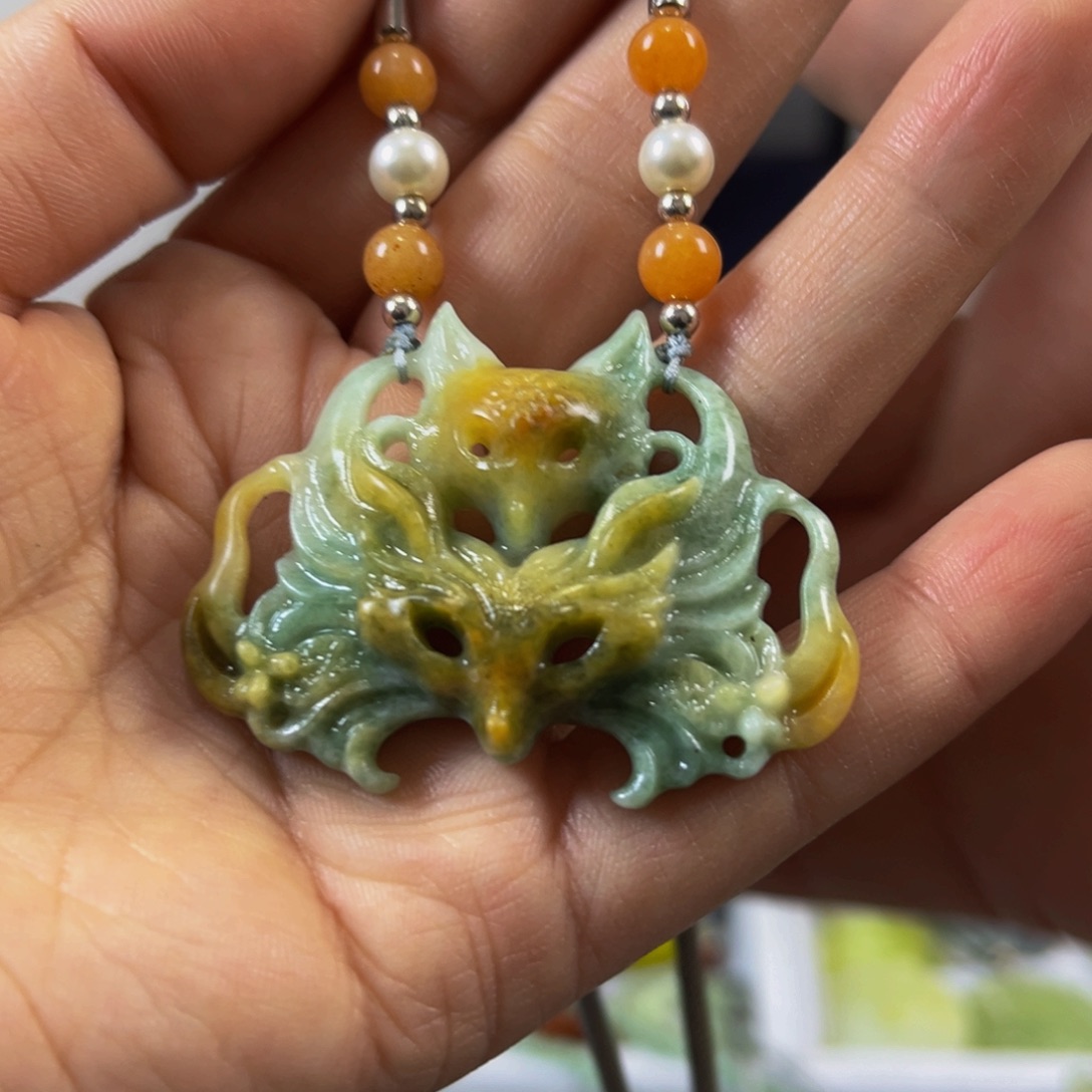 蛇纹石玉未镶嵌颈饰