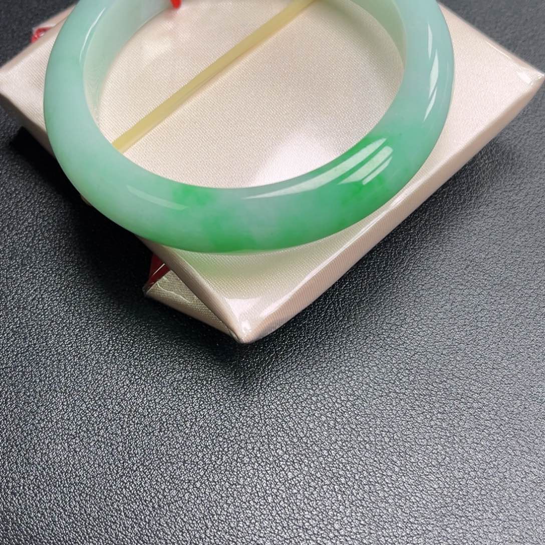 翡翠未镶嵌手镯手镯