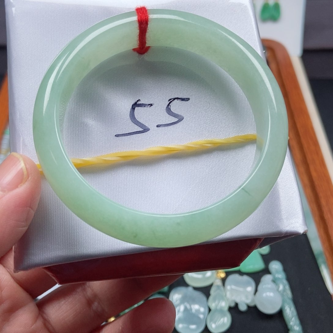 翡翠颈饰未镶嵌影*