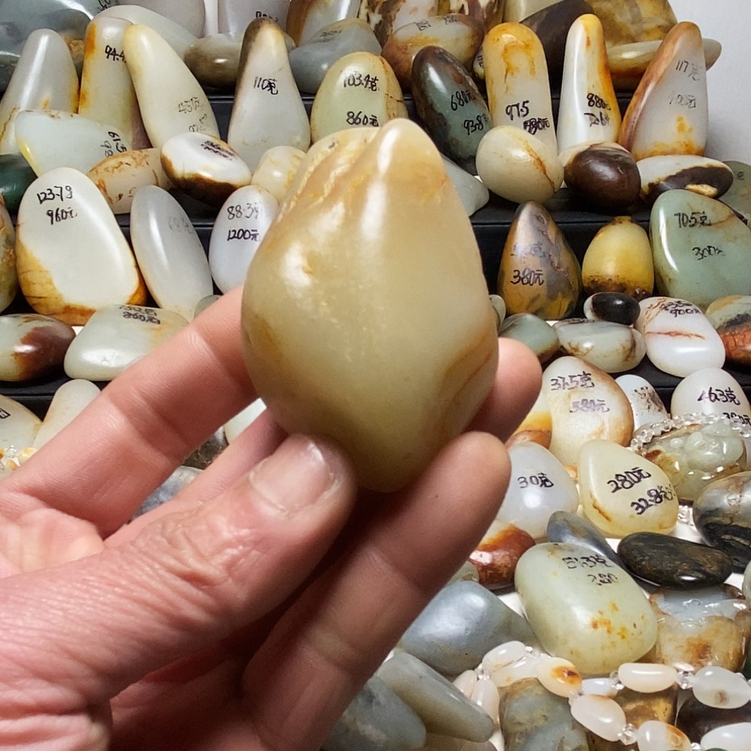 和田玉颈饰未镶嵌吊坠