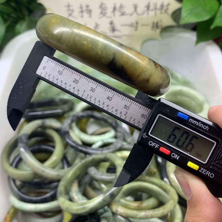 蛇纹石玉未镶嵌手镯19