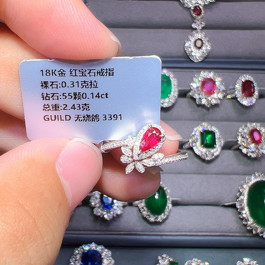 18K金镶嵌红宝石戒指