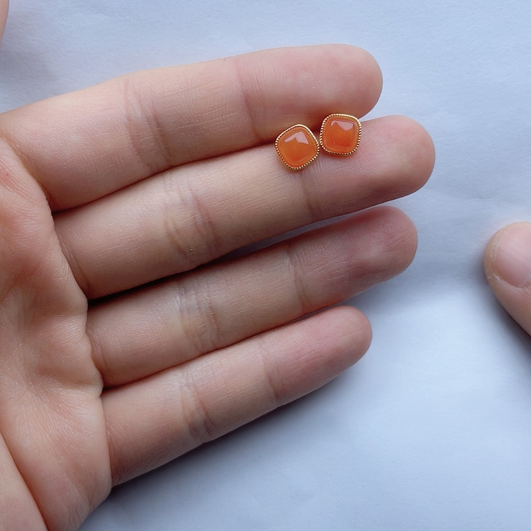 南红玛瑙耳钉。k k银S925镶嵌