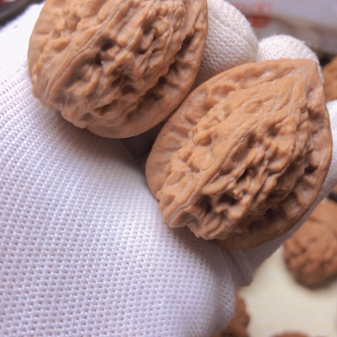 【闪购商品】桃核吊坠大红袍狮子头