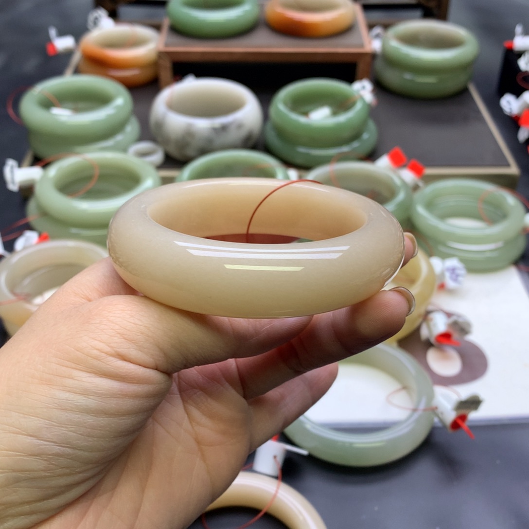 石英质玉未镶嵌手镯