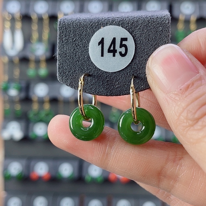 18K金镶嵌和田玉耳饰