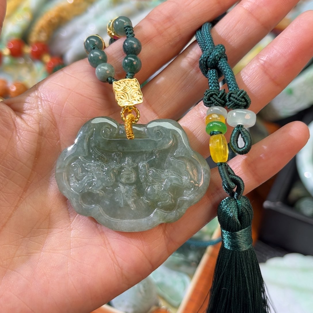 翡翠颈饰未镶嵌待编款