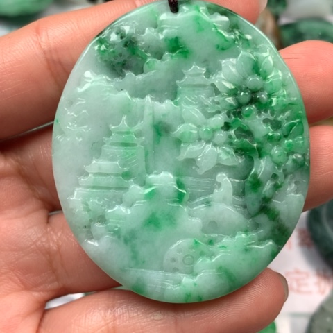 翡翠颈饰未镶嵌翡翠